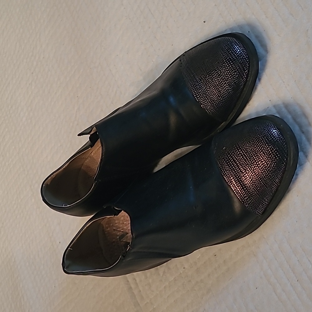 Vanessa Wu Black Cap Toe Loafers, Women's Size 8, EU38